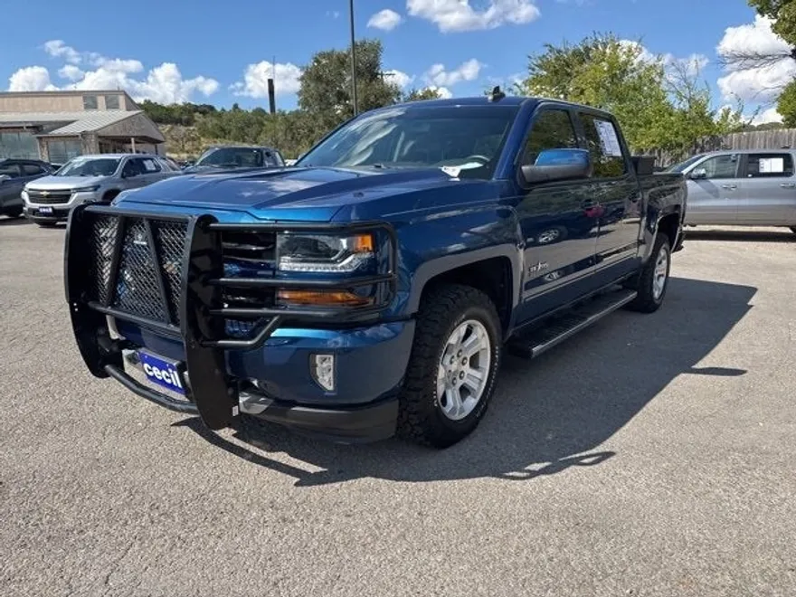 2017 Chevrolet Silverado 1500 LT photo 1