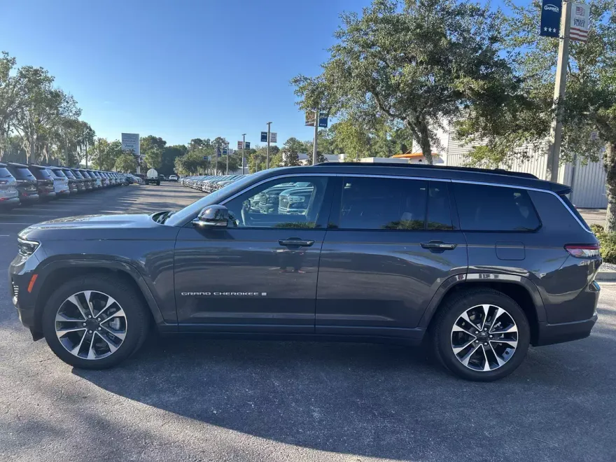 2025 Jeep Grand Cherokee Overland photo 1