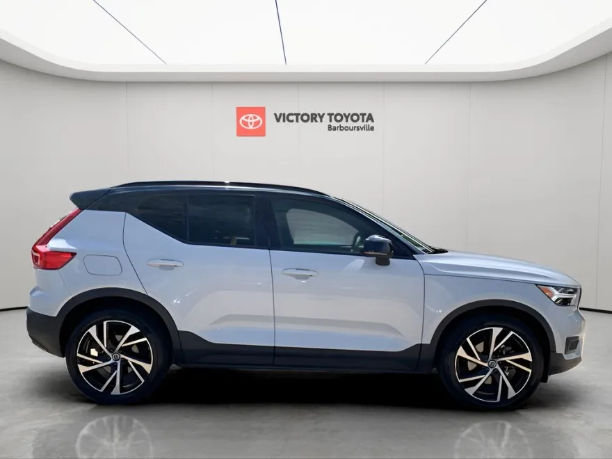 2021 Volvo XC40 R-Design AWD photo 1