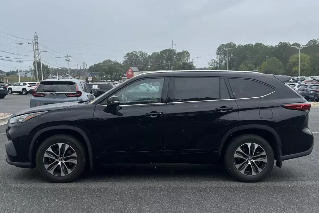 2020 Toyota Highlander XLE photo 1