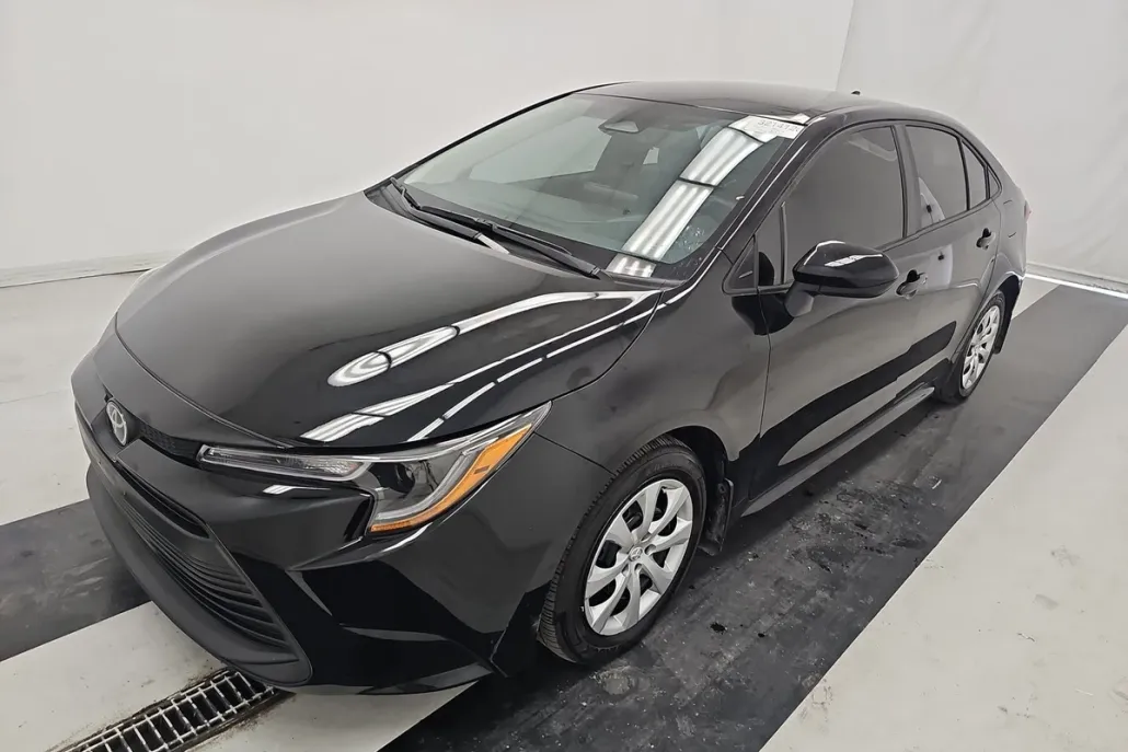 2024 Toyota Corolla LE photo 1