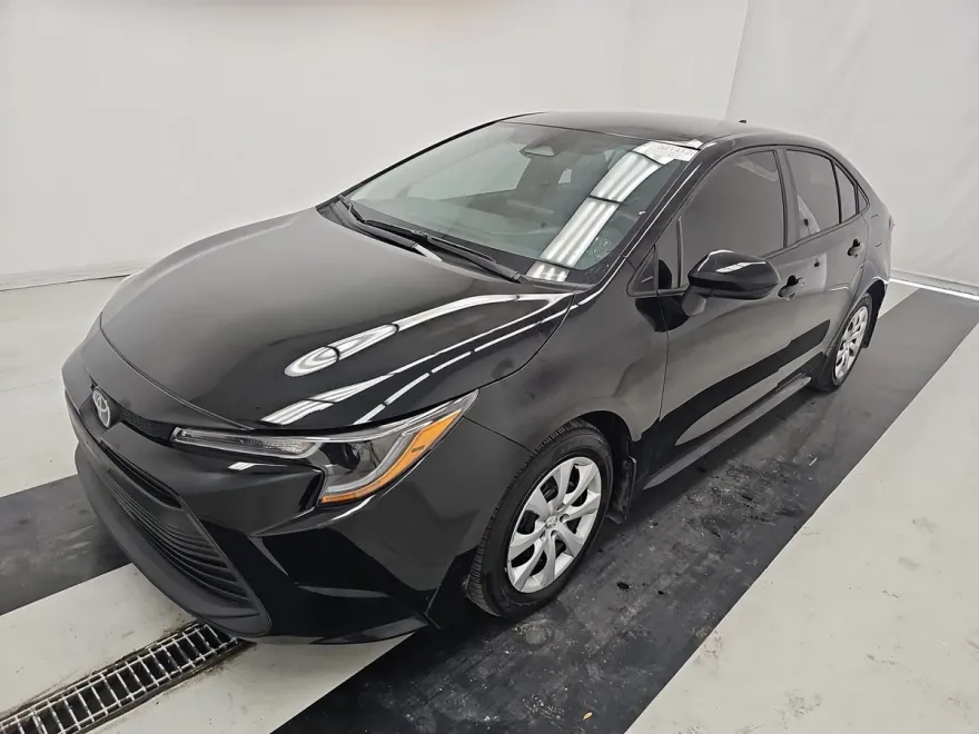 2024 Toyota Corolla LE photo 1