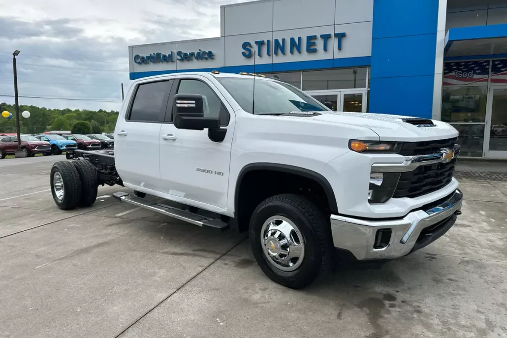 2025 Chevrolet Silverado 3500HD LT photo 1