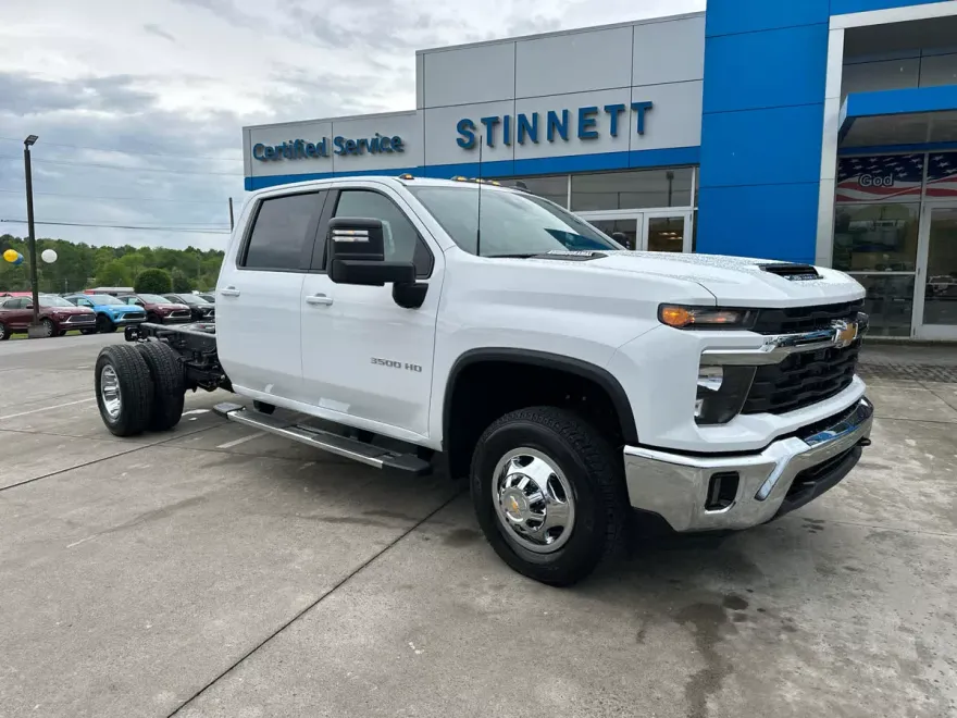 2025 Chevrolet Silverado 3500HD LT photo 1