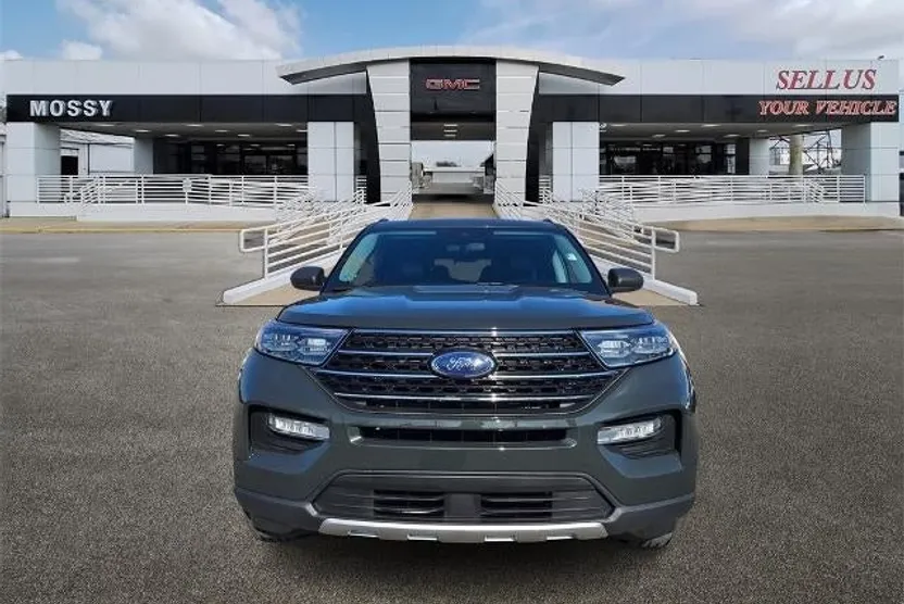 2022 Ford Explorer XLT photo 1