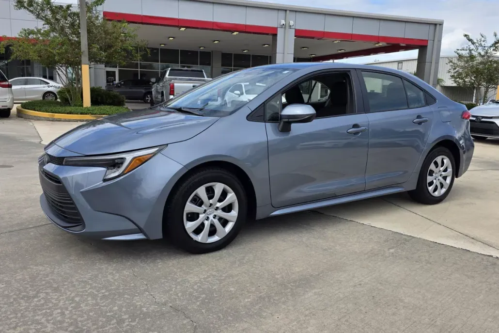 2024 Toyota Corolla Hybrid LE photo 1