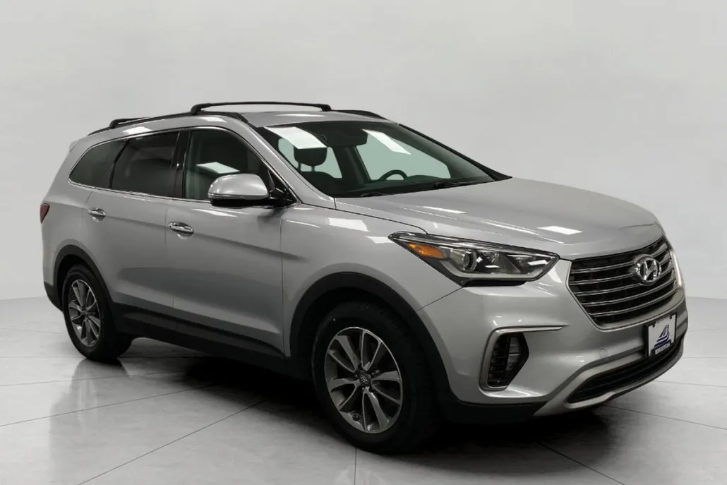 2017 Hyundai Santa Fe SE photo 1