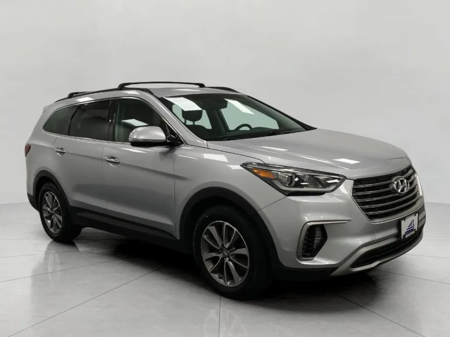 2017 Hyundai Santa Fe SE photo 1