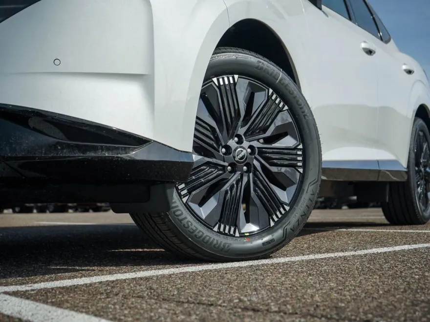 2025 Nissan Murano Platinum photo 1