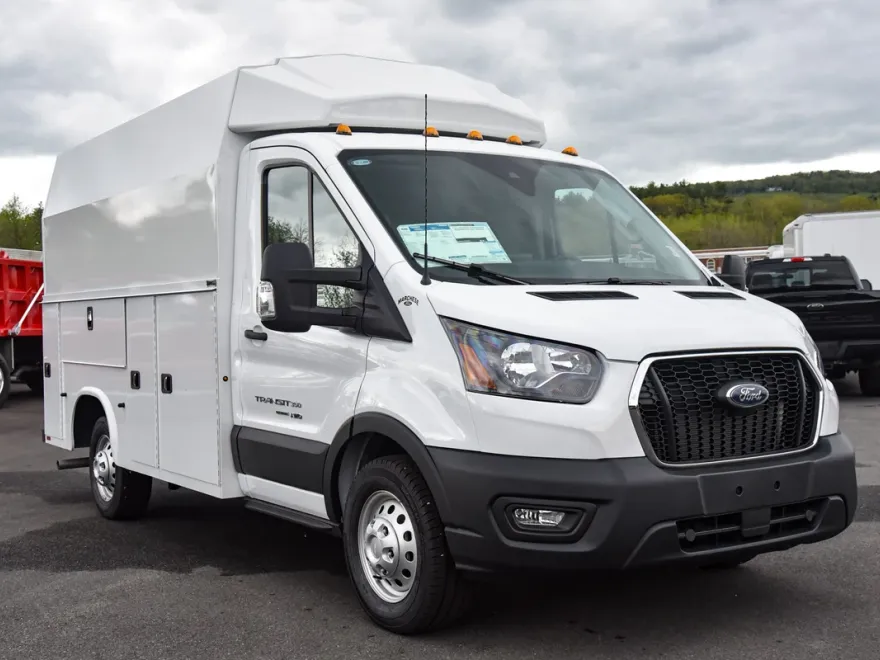 2024 Ford Transit Cutaway photo 1