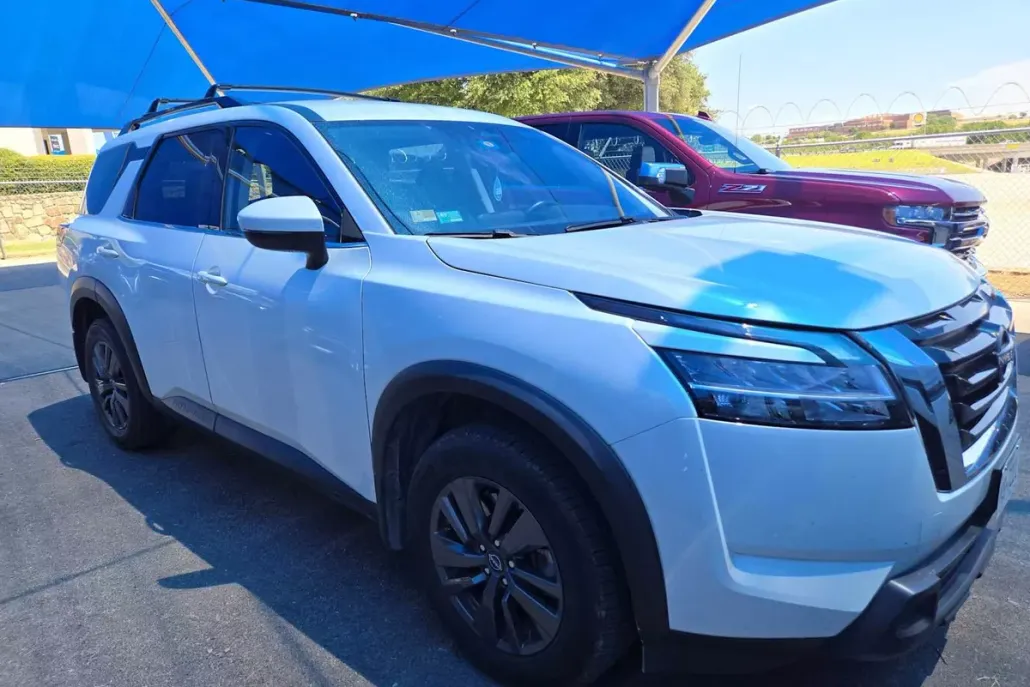 2022 Nissan Pathfinder SV photo 1