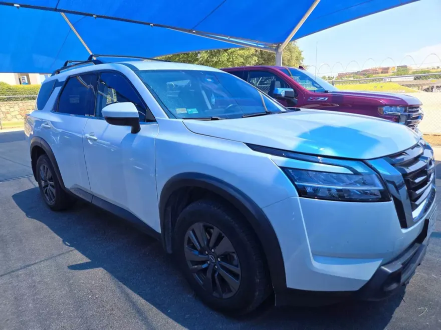 2022 Nissan Pathfinder SV photo 1