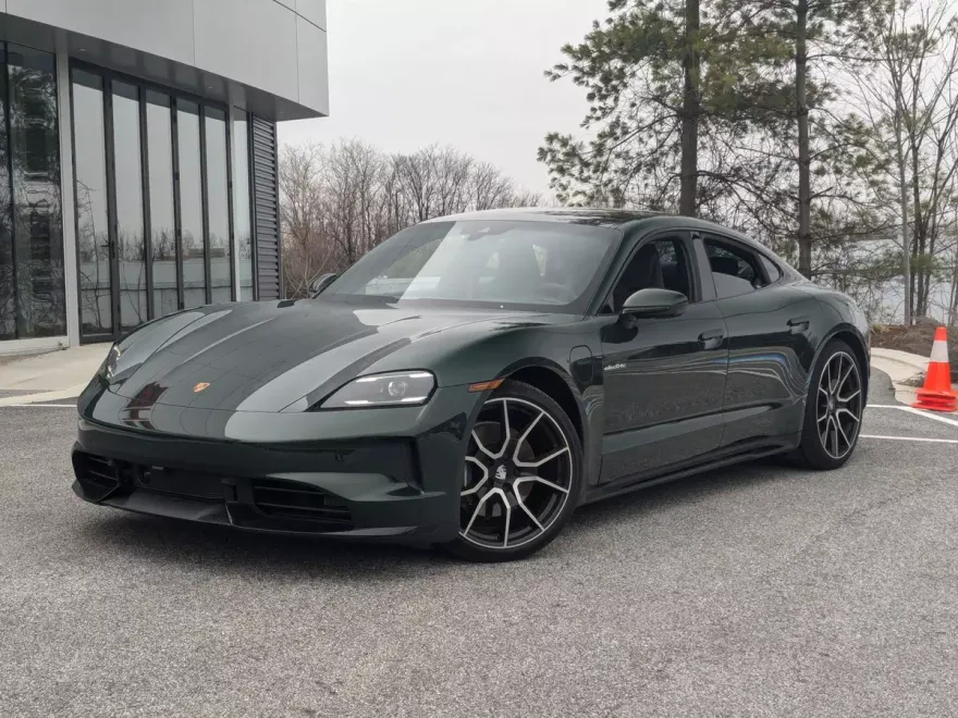 2025 Porsche Taycan photo 1