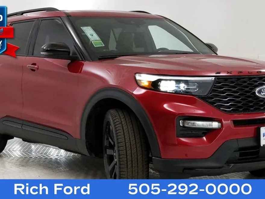 2022 Ford Explorer ST photo 1