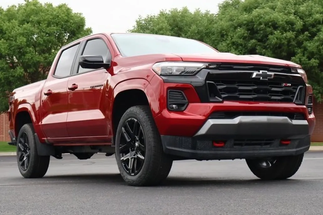2025 Chevrolet Colorado Z71 photo 1