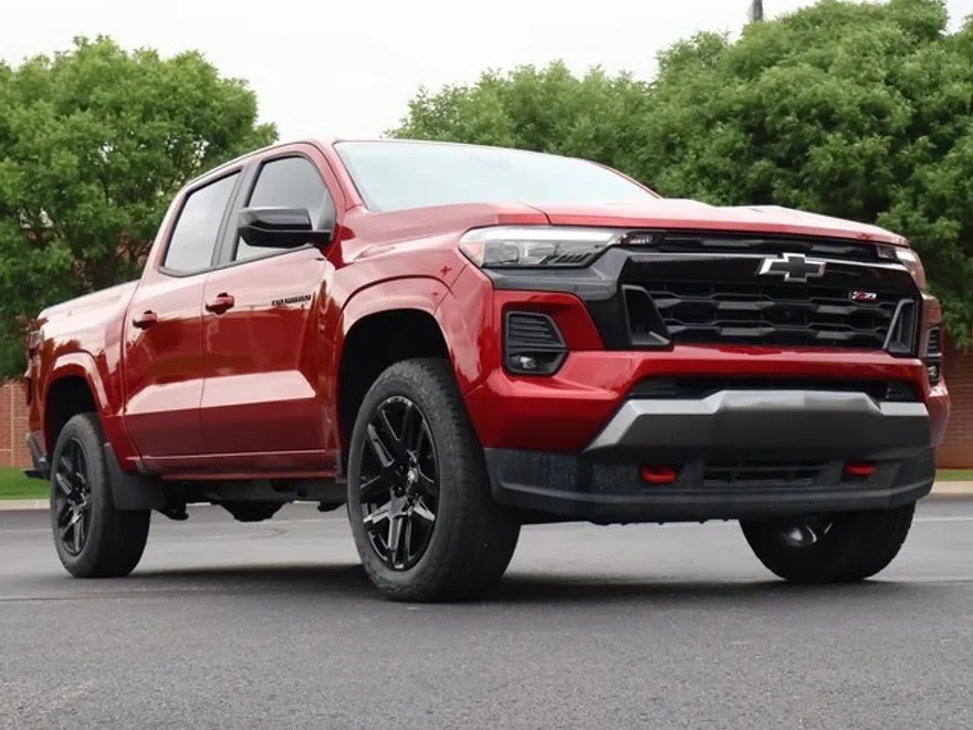 2025 Chevrolet Colorado Z71 photo 1