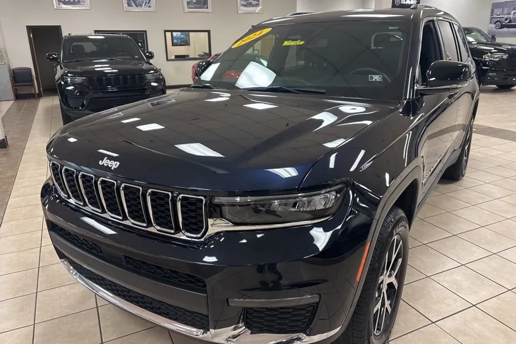 2024 Jeep Grand Cherokee Limited photo 1