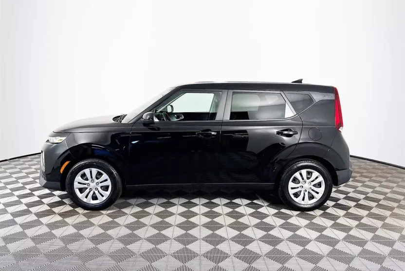2022 Kia Soul LX photo 1