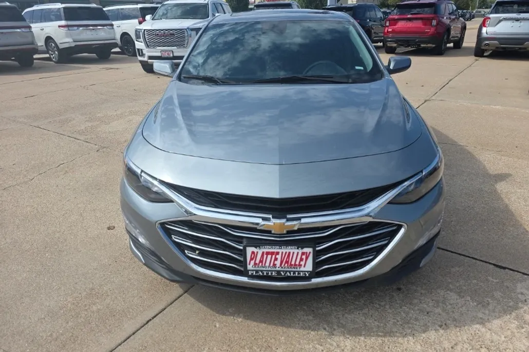 2023 Chevrolet Malibu 1LT photo 1