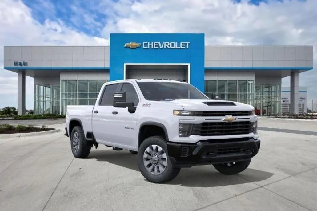 2026 Chevrolet Silverado 2500HD Custom photo 1