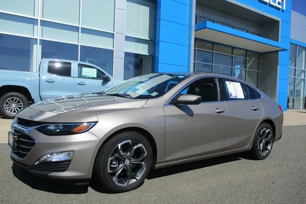 2022 Chevrolet Malibu 1LT photo 1
