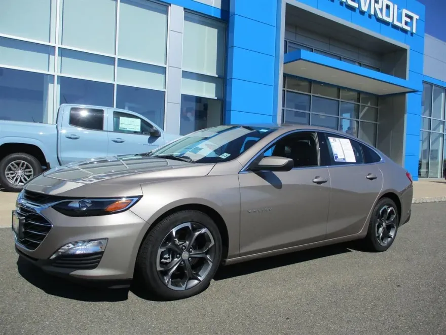 2022 Chevrolet Malibu 1LT photo 1