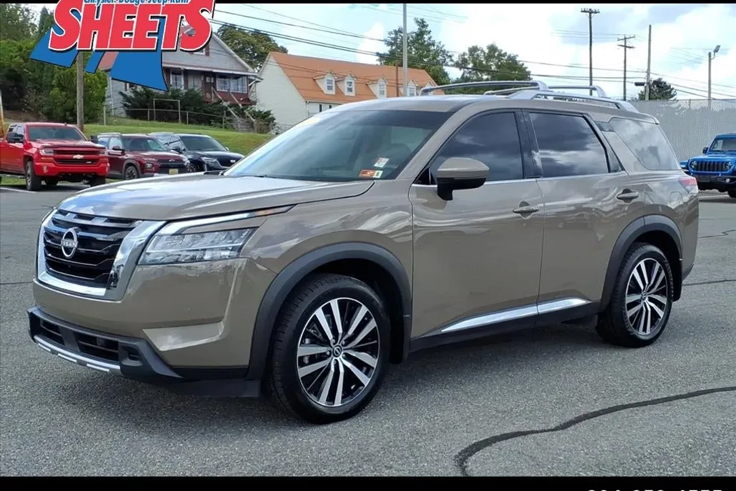 2024 Nissan Pathfinder Platinum photo 1