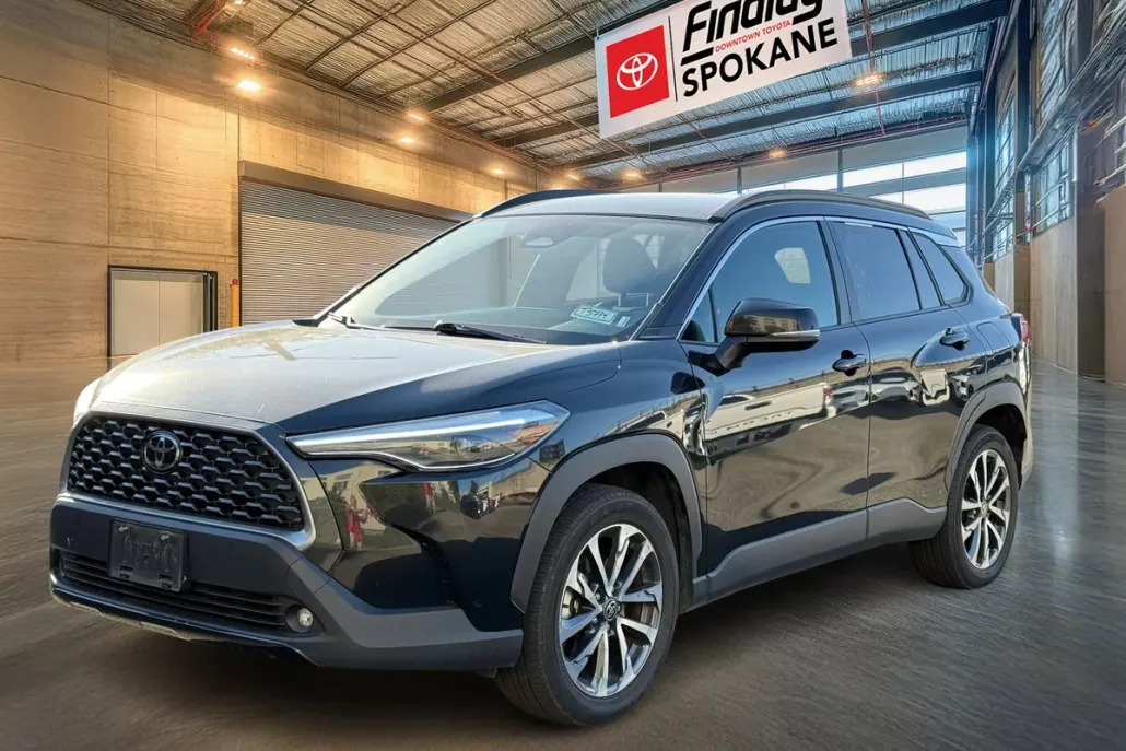 2023 Toyota Corolla Cross XLE photo 1