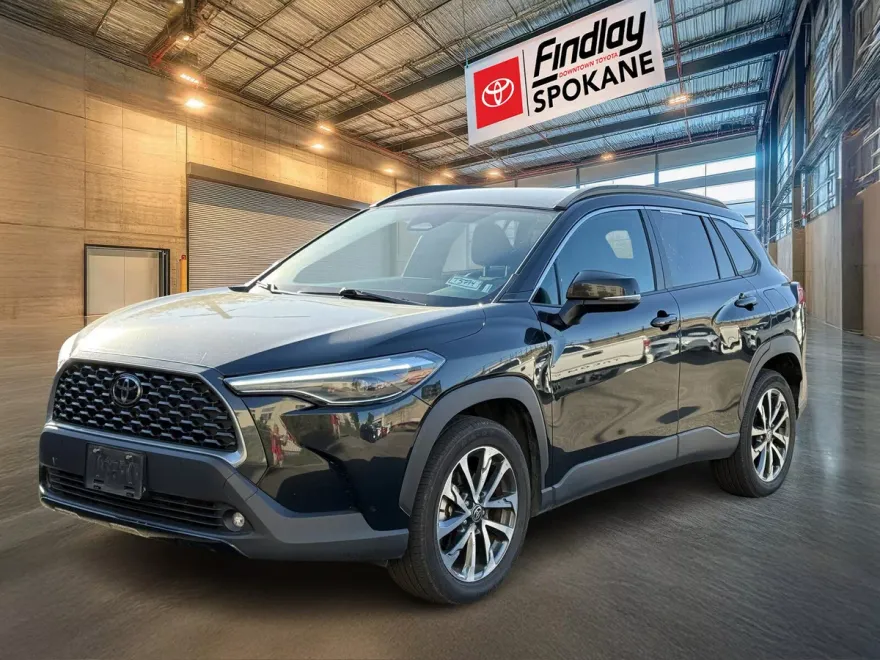 2023 Toyota Corolla Cross XLE photo 1