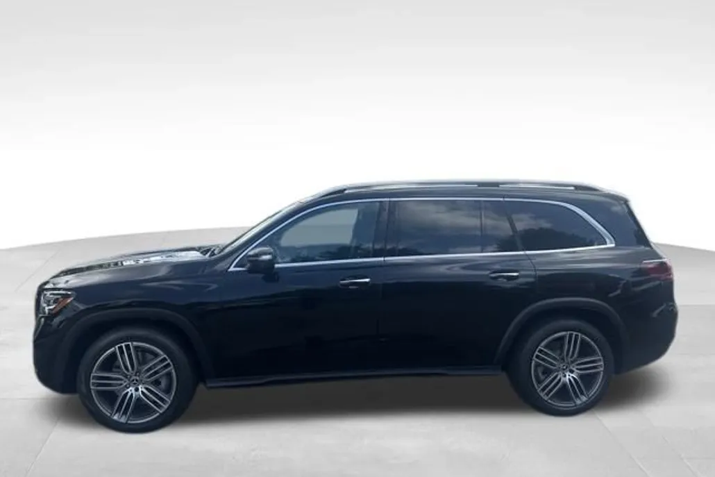 2025 Mercedes Benz GLS 450 4MATIC photo 1