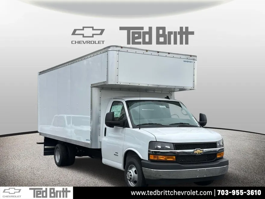2024 Chevrolet Express Cutaway photo 1