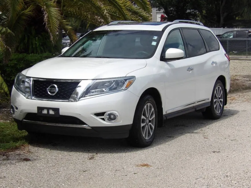 2016 Nissan Pathfinder SL photo 1