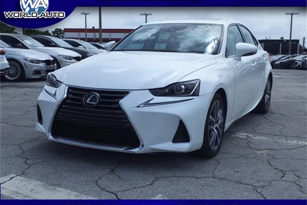 2019 Lexus IS 300 photo 1