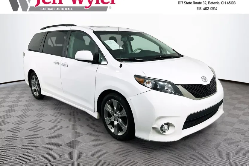 2014 Toyota Sienna SE photo 1