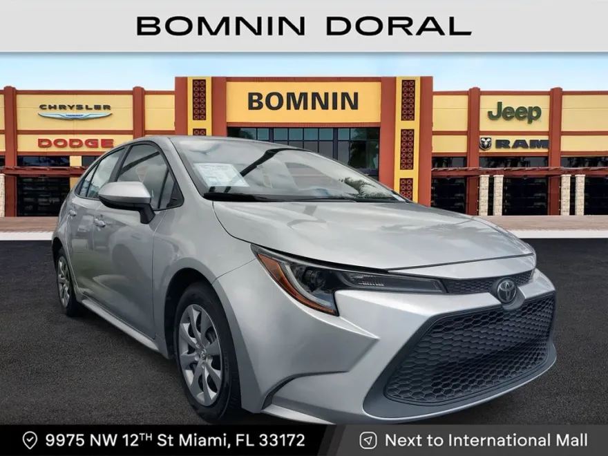 2021 Toyota Corolla LE photo 1