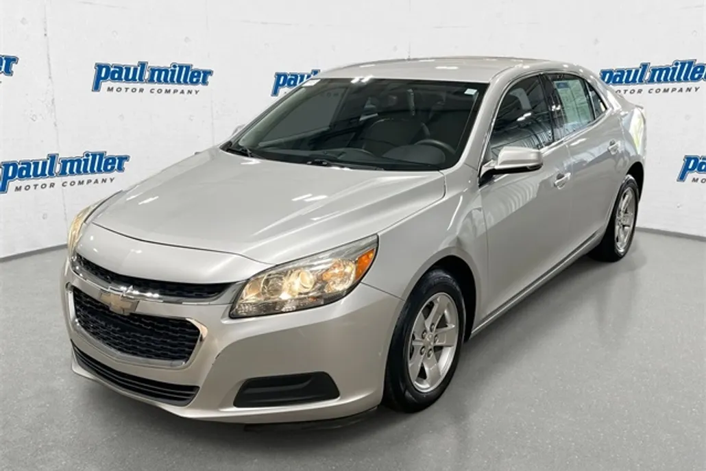 2015 Chevrolet Malibu 1LT photo 1