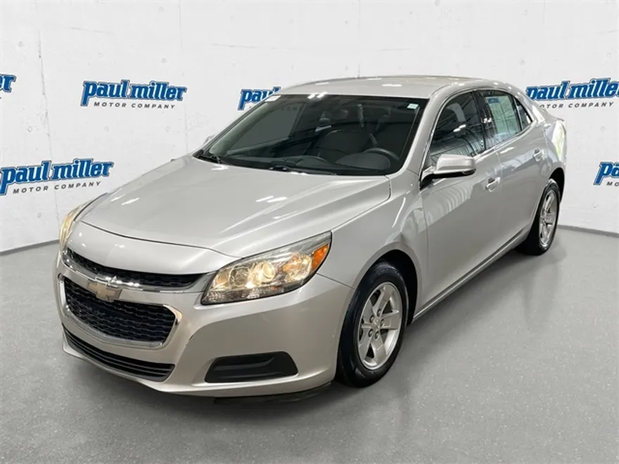 2015 Chevrolet Malibu 1LT photo 1