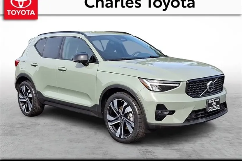 2023 Volvo XC40 Plus photo 1