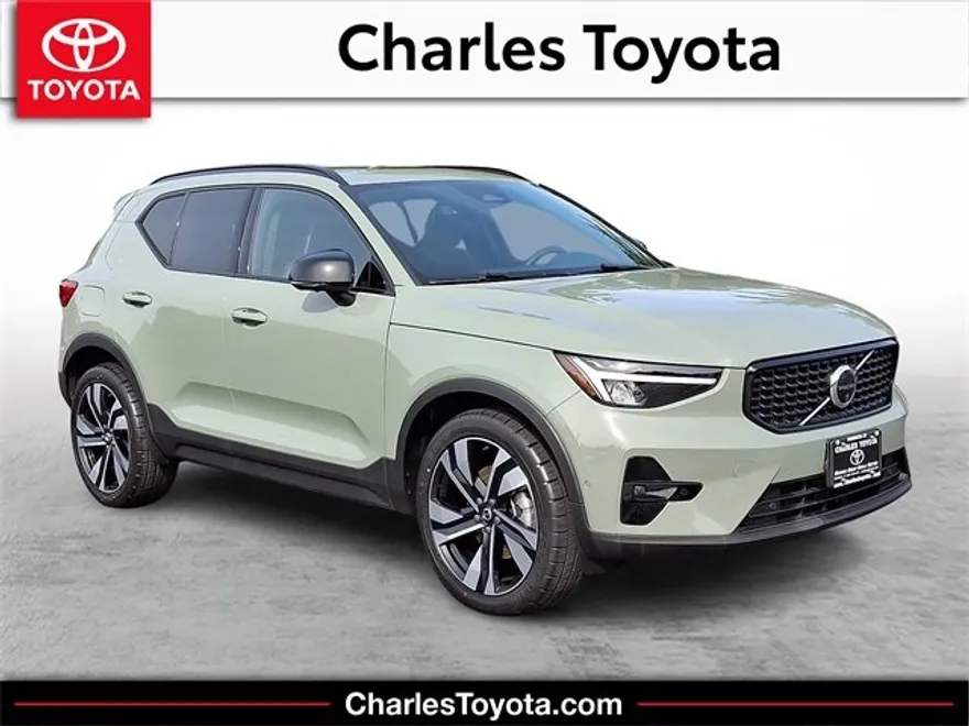 2023 Volvo XC40 Plus photo 1