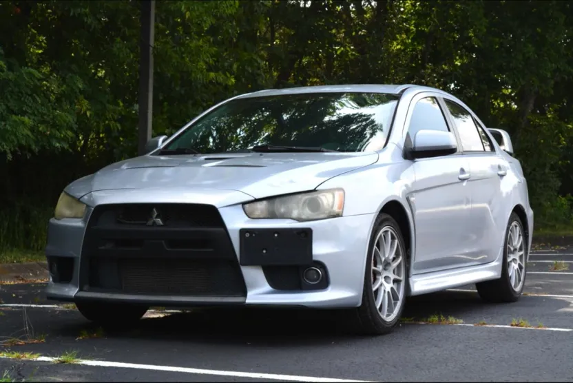 2010 Mitsubishi Lancer Evolution GSR photo 1