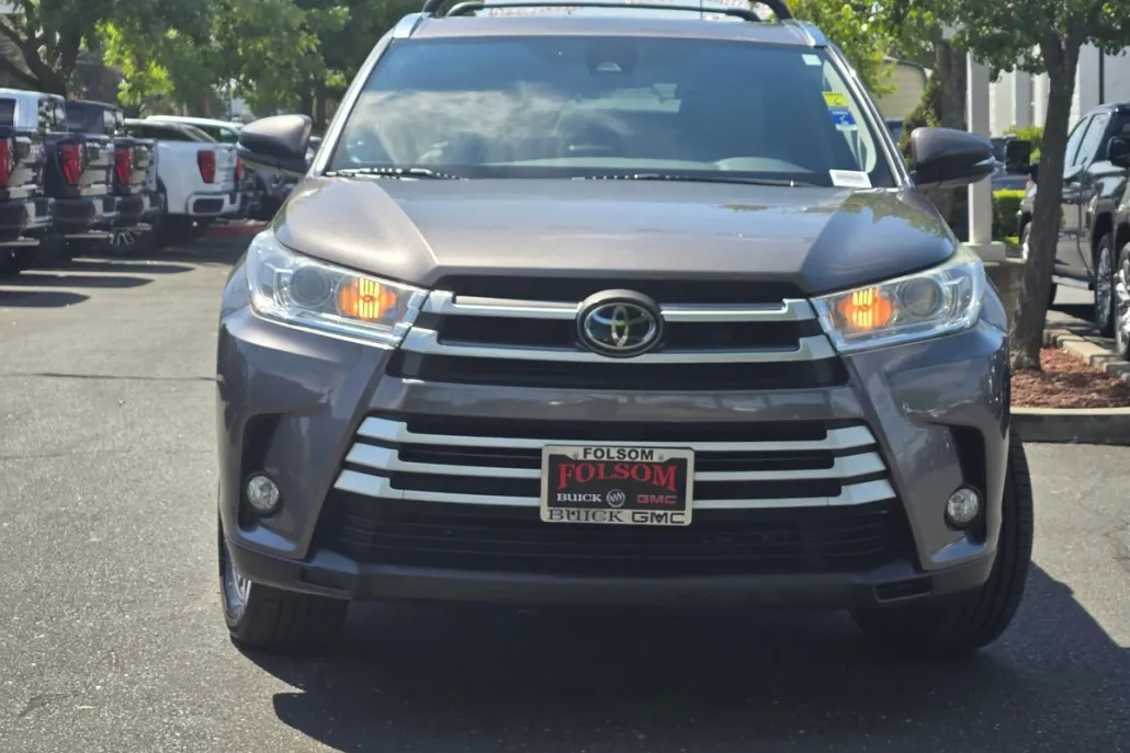 2017 Toyota Highlander XLE photo 1