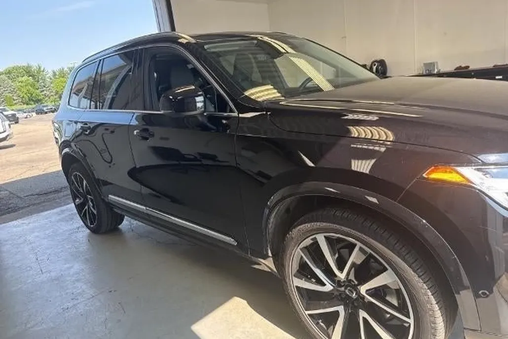 2023 Volvo XC90 AWD Plus photo 1