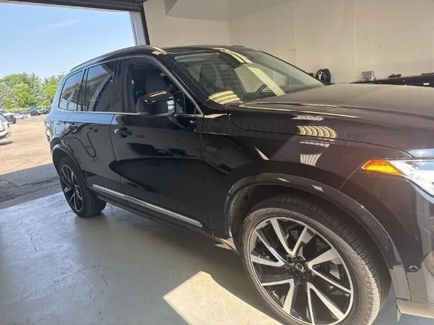2023 Volvo XC90 AWD Plus photo 1