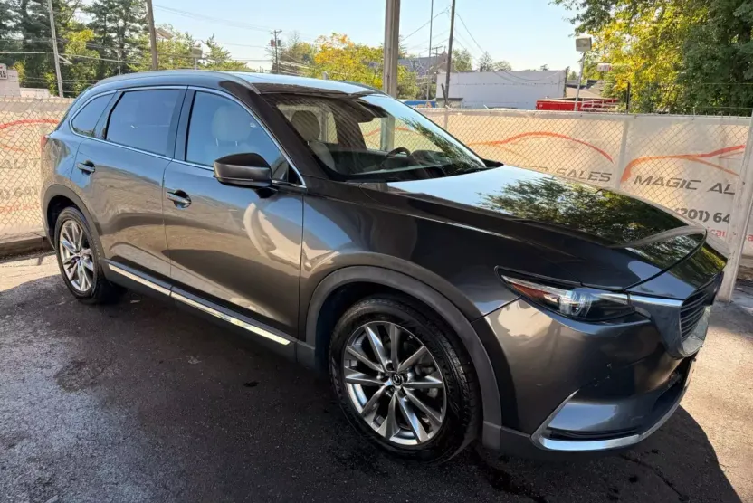 2018 Mazda CX-9 Grand Touring photo 1