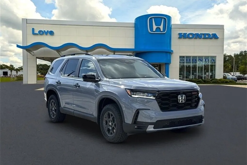 2025 Honda Pilot TrailSport photo 1