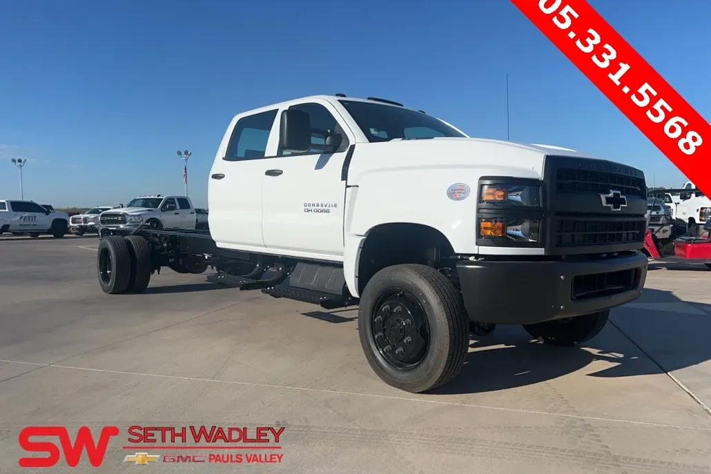 2024 Chevrolet Silverado 5500HD photo 1
