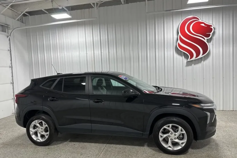 2024 Chevrolet Trax LS photo 1