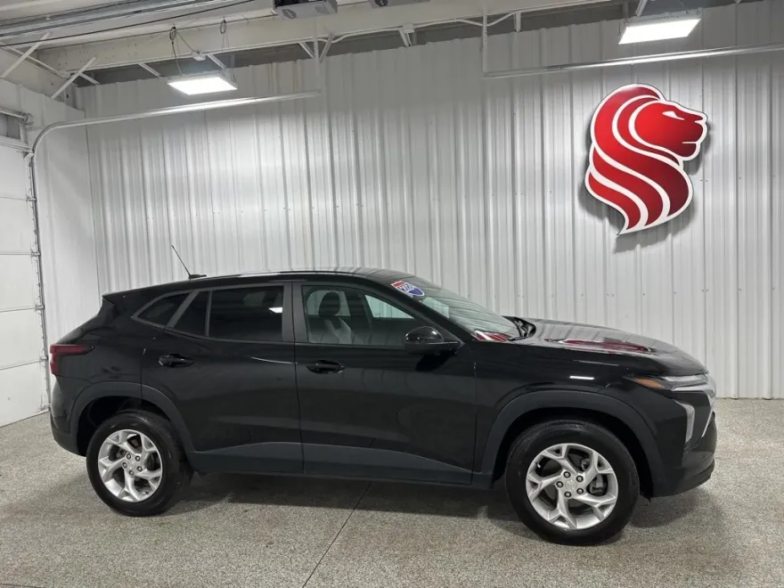 2024 Chevrolet Trax LS photo 1