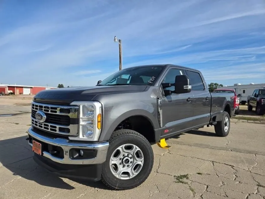 2026 Ford F-350 XLT photo 1