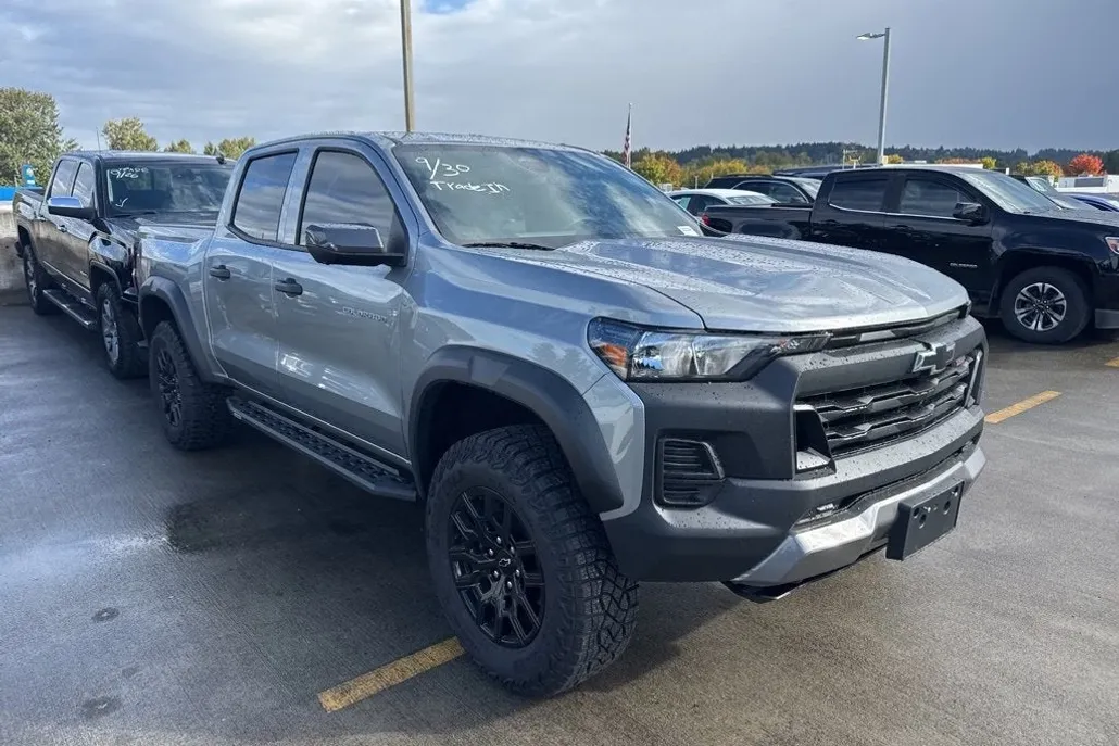2025 Chevrolet Colorado Trail Boss photo 1